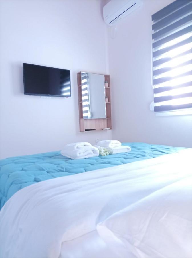 V&E'S Apartments Pigadhia  外观 照片