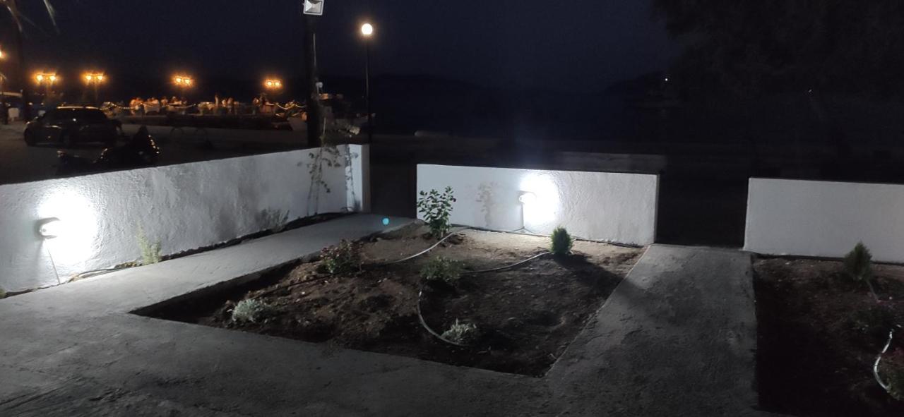 V&E'S Apartments Pigadhia  外观 照片