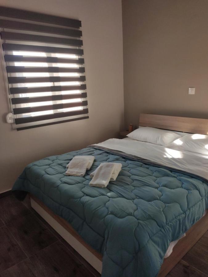 V&E'S Apartments Pigadhia  外观 照片
