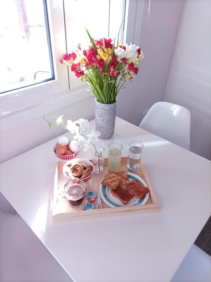 V&E'S Apartments Pigadhia  外观 照片