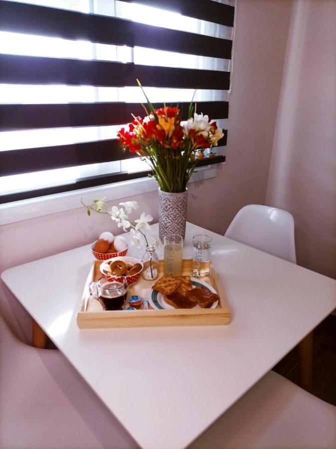 V&E'S Apartments Pigadhia  外观 照片