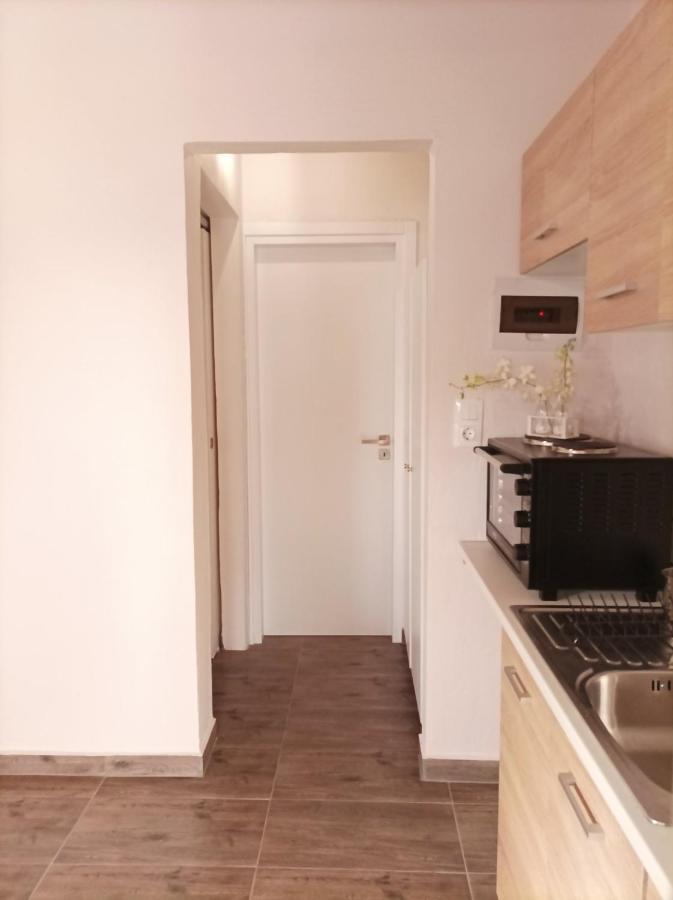 V&E'S Apartments Pigadhia  外观 照片
