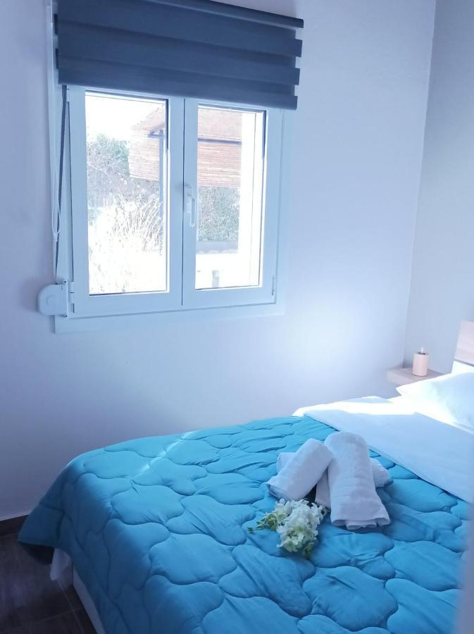 V&E'S Apartments Pigadhia  外观 照片