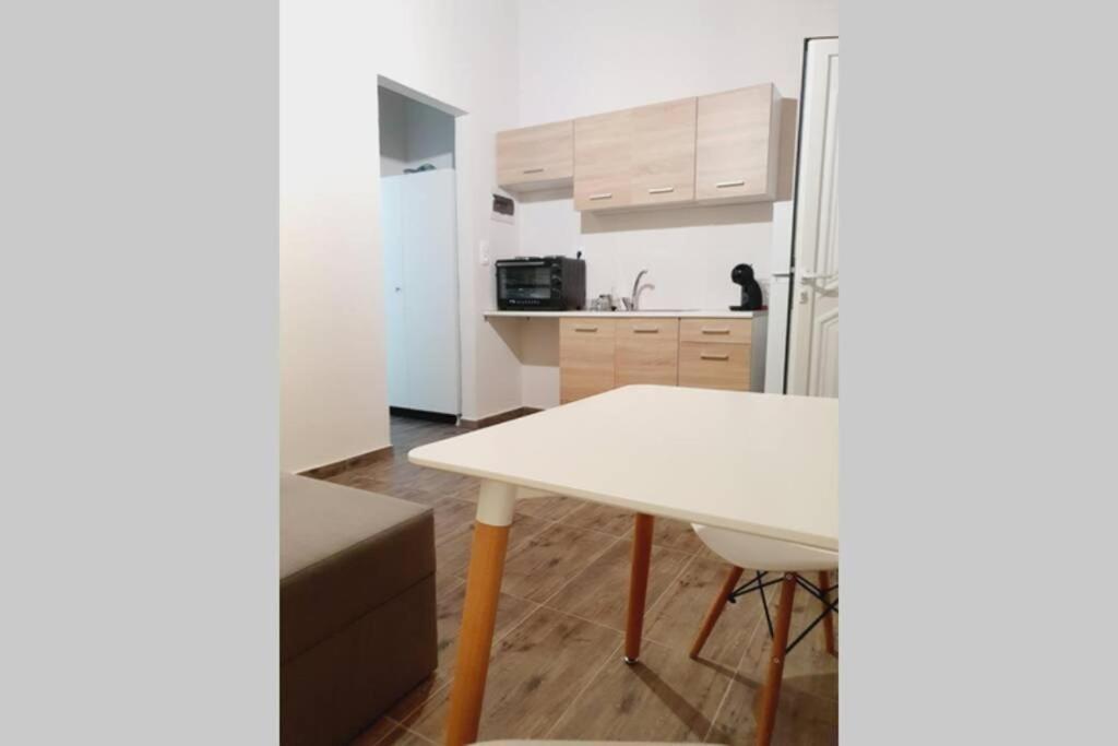 V&E'S Apartments Pigadhia  外观 照片