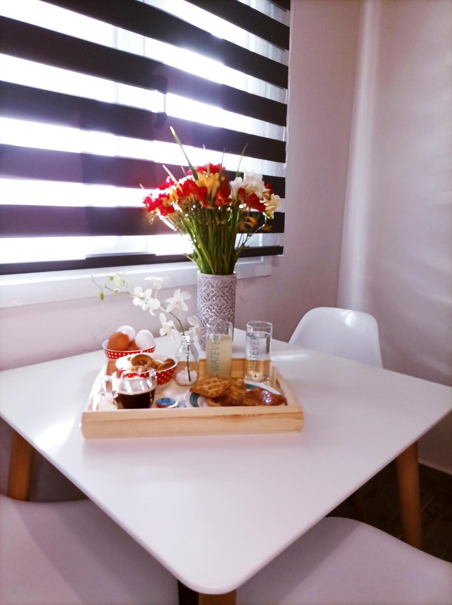 V&E'S Apartments Pigadhia  外观 照片