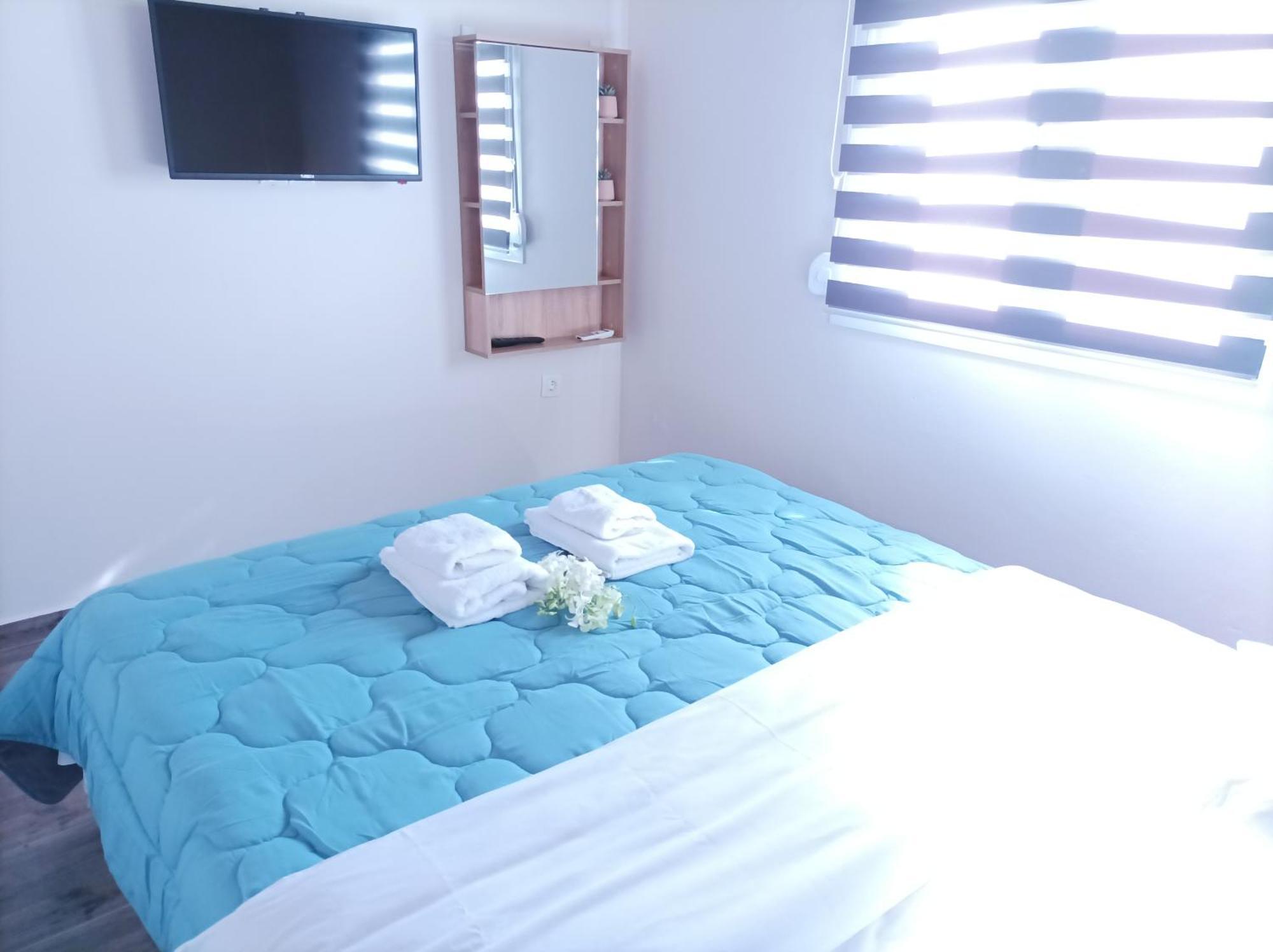 V&E'S Apartments Pigadhia  外观 照片