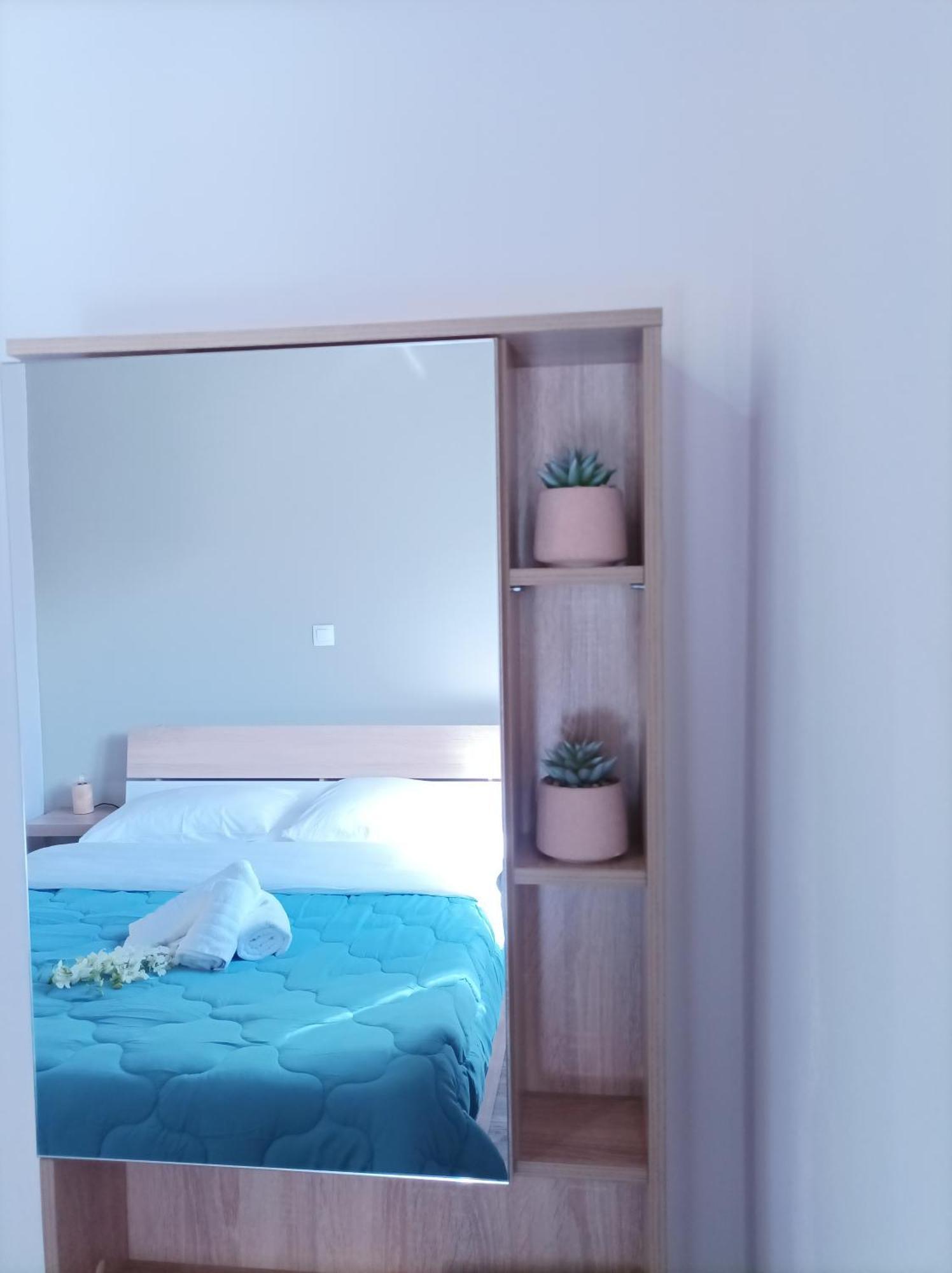 V&E'S Apartments Pigadhia  外观 照片