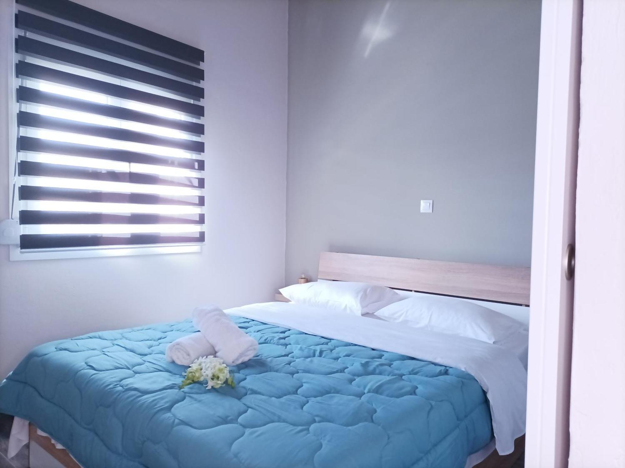 V&E'S Apartments Pigadhia  外观 照片