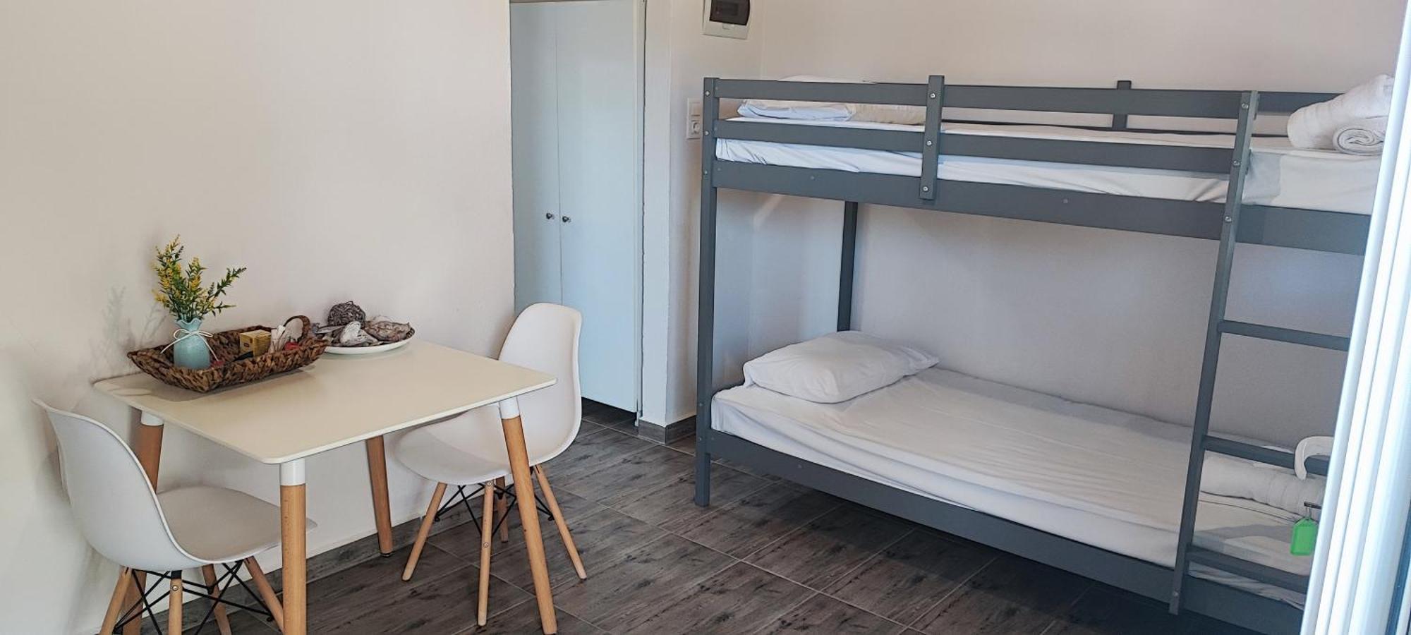 V&E'S Apartments Pigadhia  外观 照片